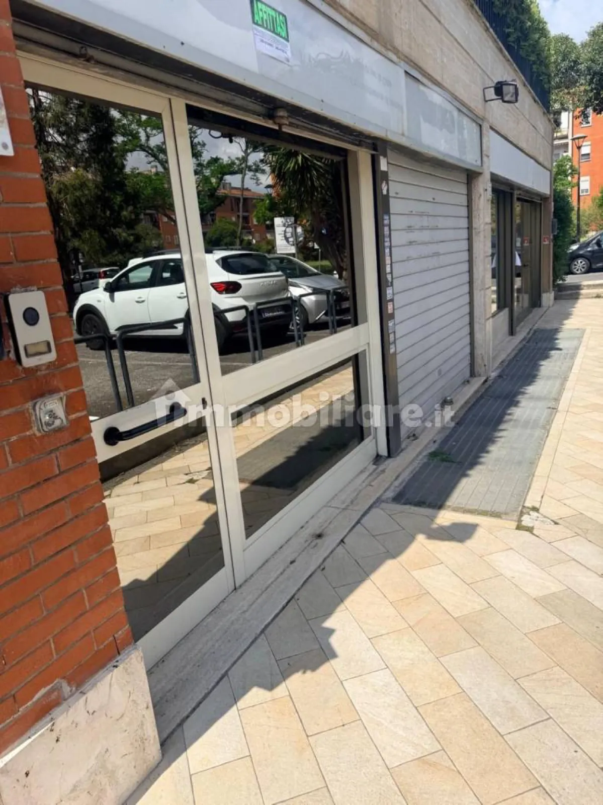 Locale commerciale in Affitto Via Iris Versari — foto 1