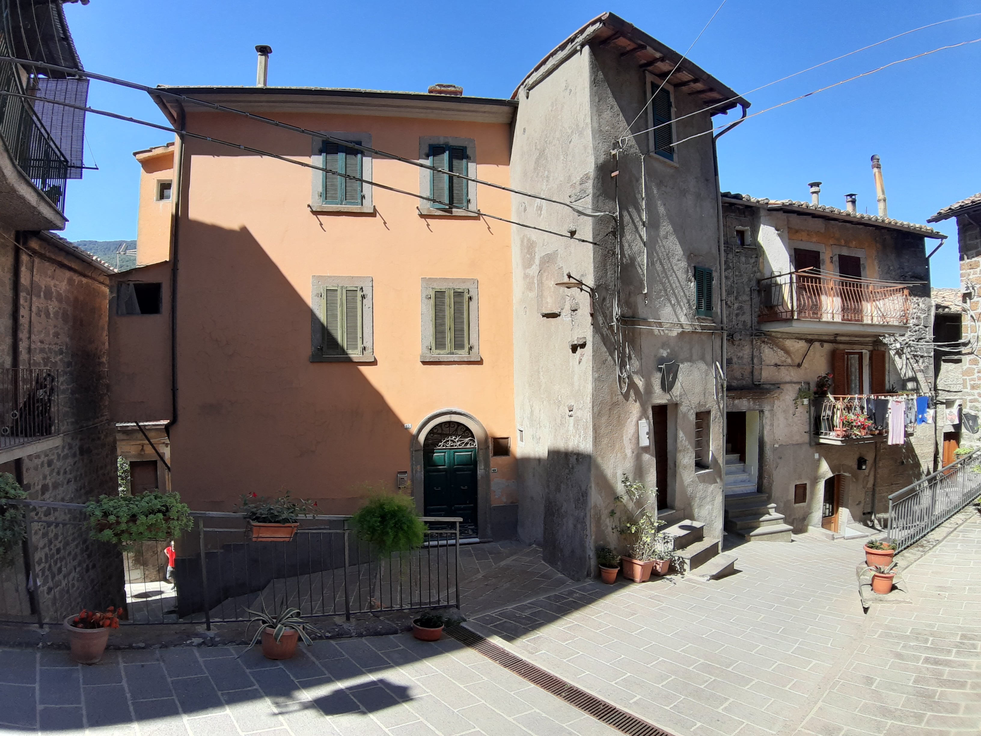 Palazzetto cielo - terra Soriano nel Cimino (VT)