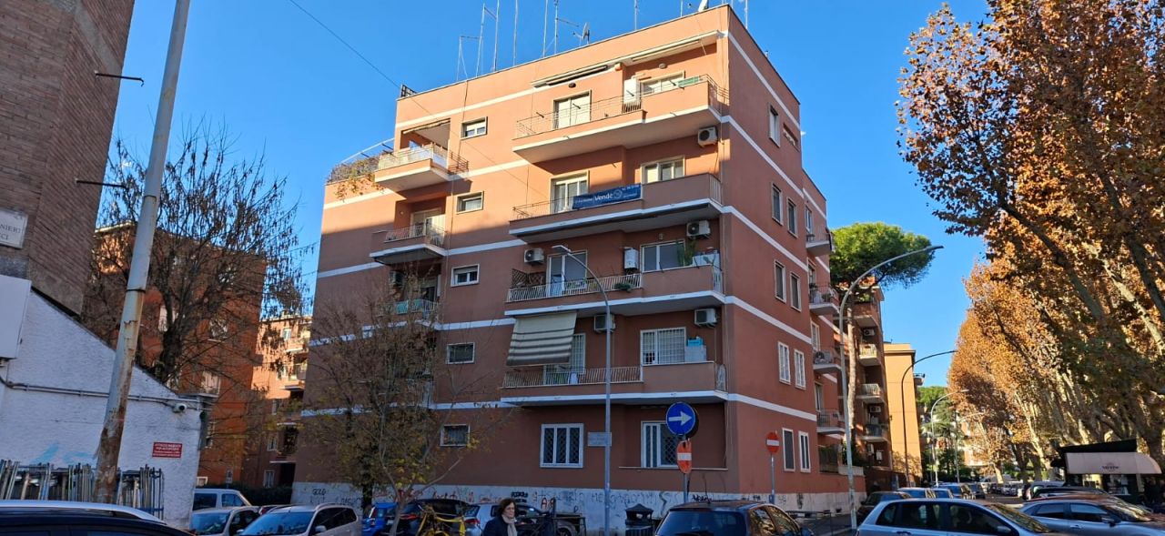 Garbatella - VIA ROSA RAIMONDI GARIBALDI 44